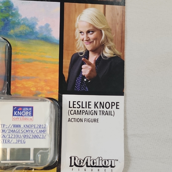 Super 7 Unisex Collectible "Parks and Recreation" Leslie Knope Action Figure - Picture 3 of 11